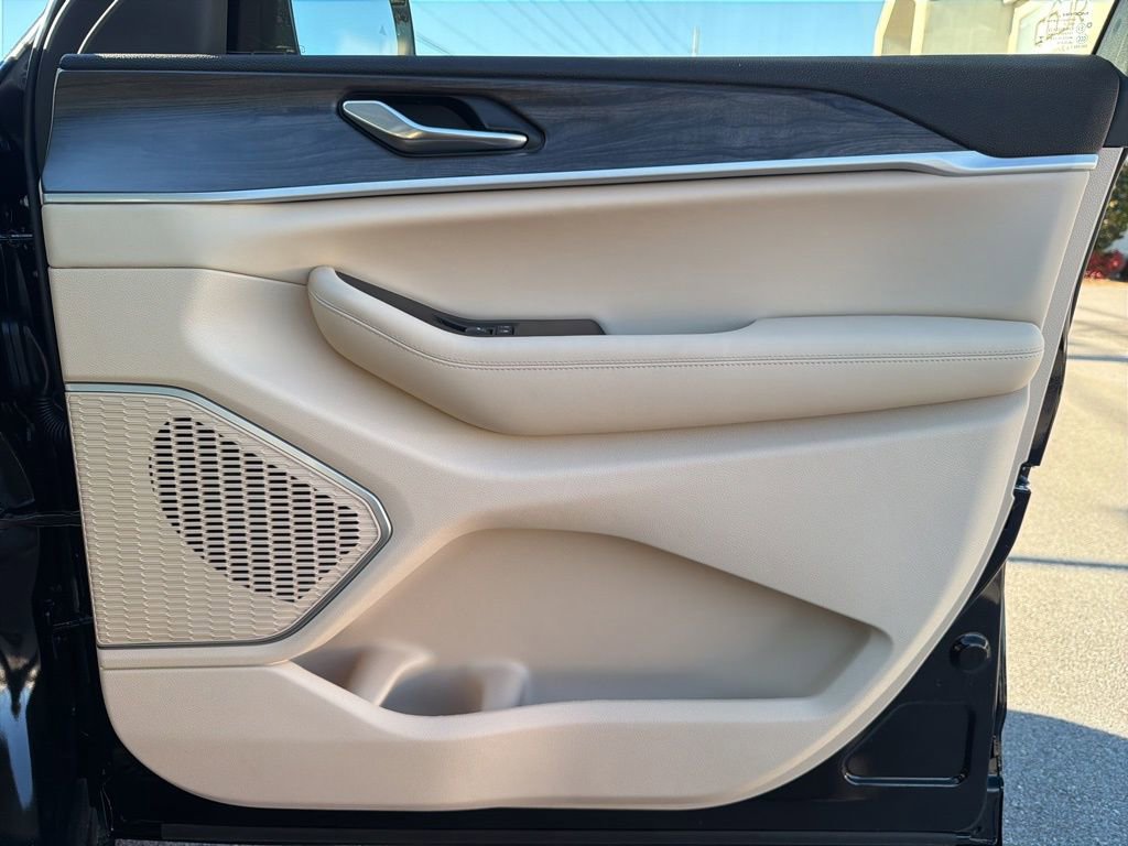 New 2026 Jeep Grand Cherokee Limited w/ Limited Altitude Package image 23