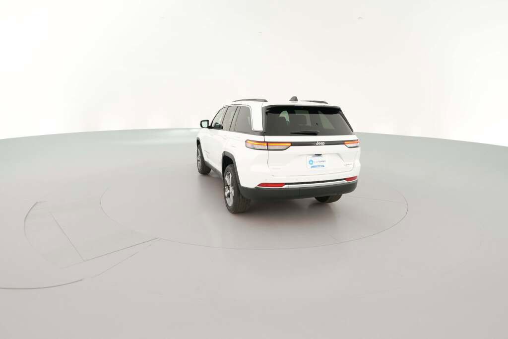 New 2025 Jeep Grand Cherokee Limited w/ Trailer Tow Package image 9