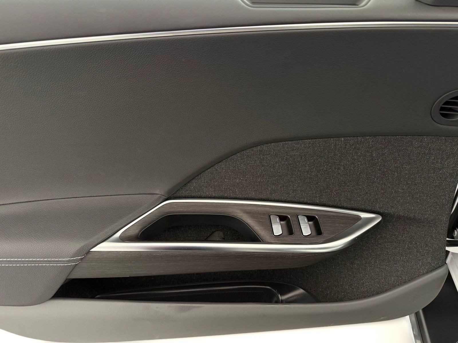Used 2025 Lucid Air Touring AWD/4WD image 11