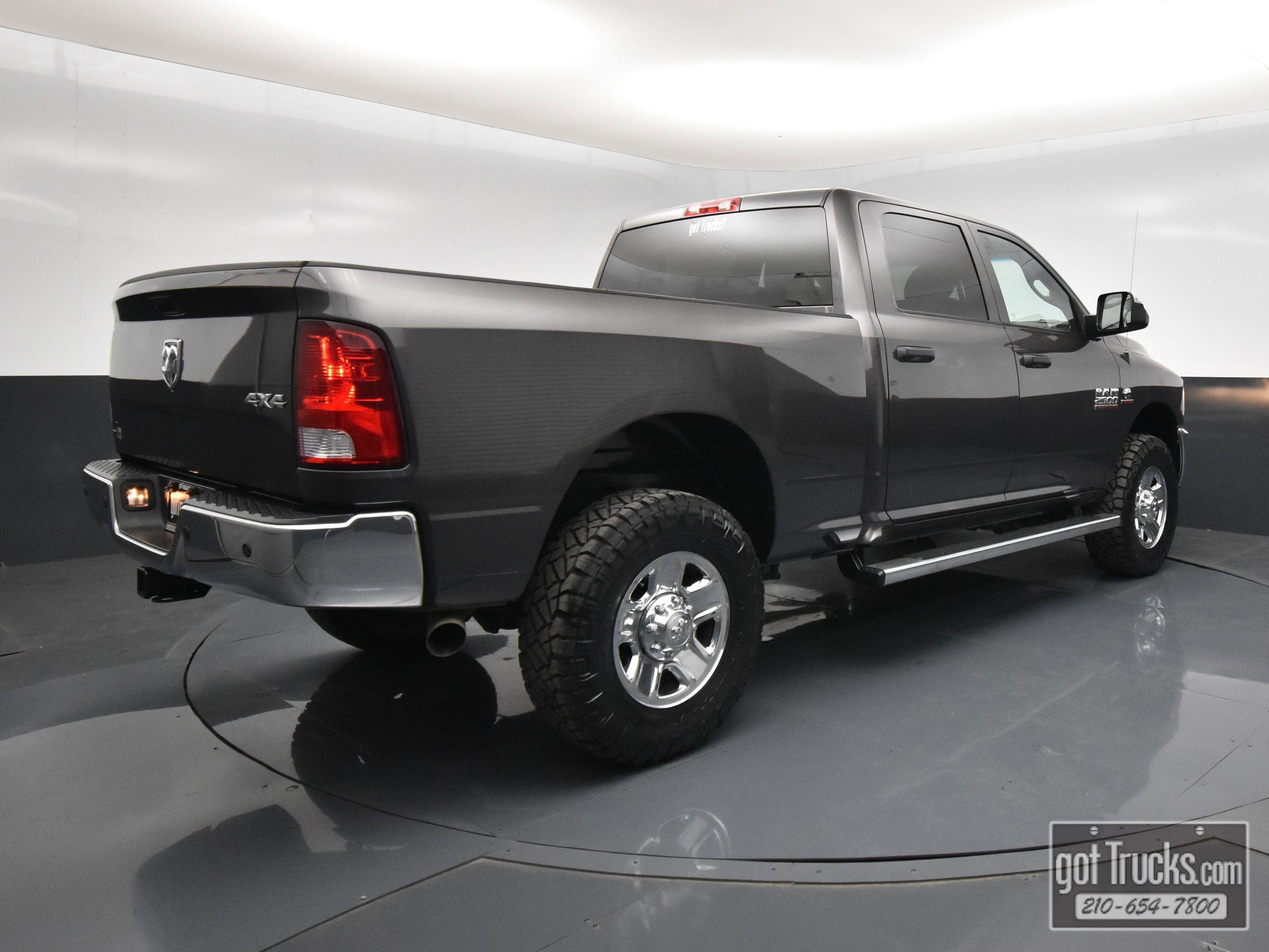 Used 2018 RAM 2500 Tradesman w/ Chrome Appearance Group image 43