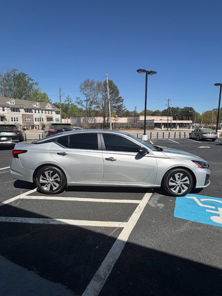 Used 2024 Nissan Altima 2.5 S FWD image 4