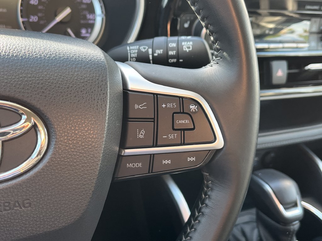 Used 2022 Toyota Highlander XLE FWD image 47