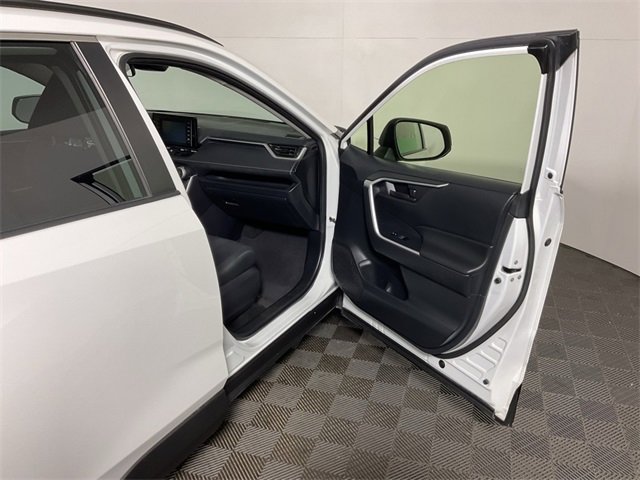 Used 2019 Toyota RAV4 LE w/ Carpet Mat Package image 32