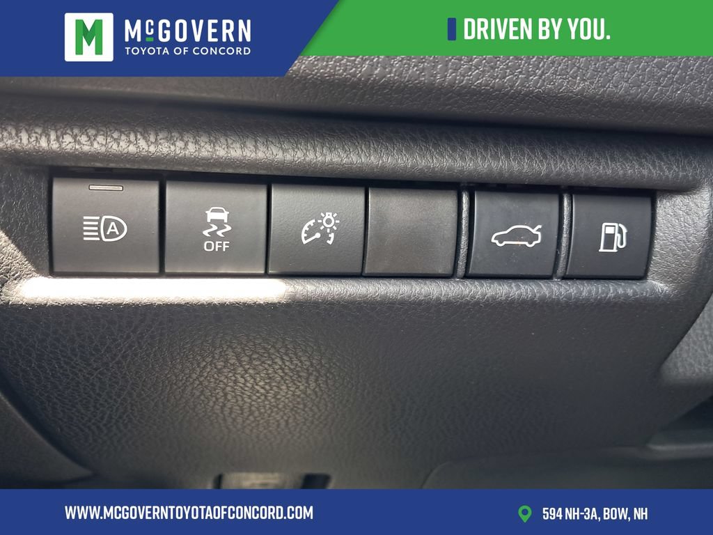 Used 2025 Toyota Camry SE w/ Convenience Package FWD image 31