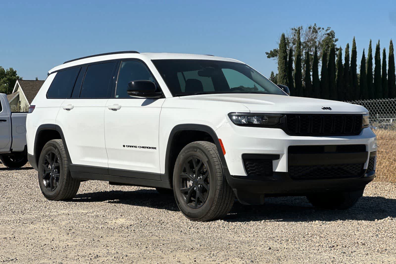 Used 2024 Jeep Grand Cherokee L Laredo RWD image 10