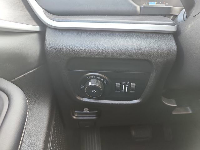 Used 2023 Jeep Grand Cherokee L Limited image 13