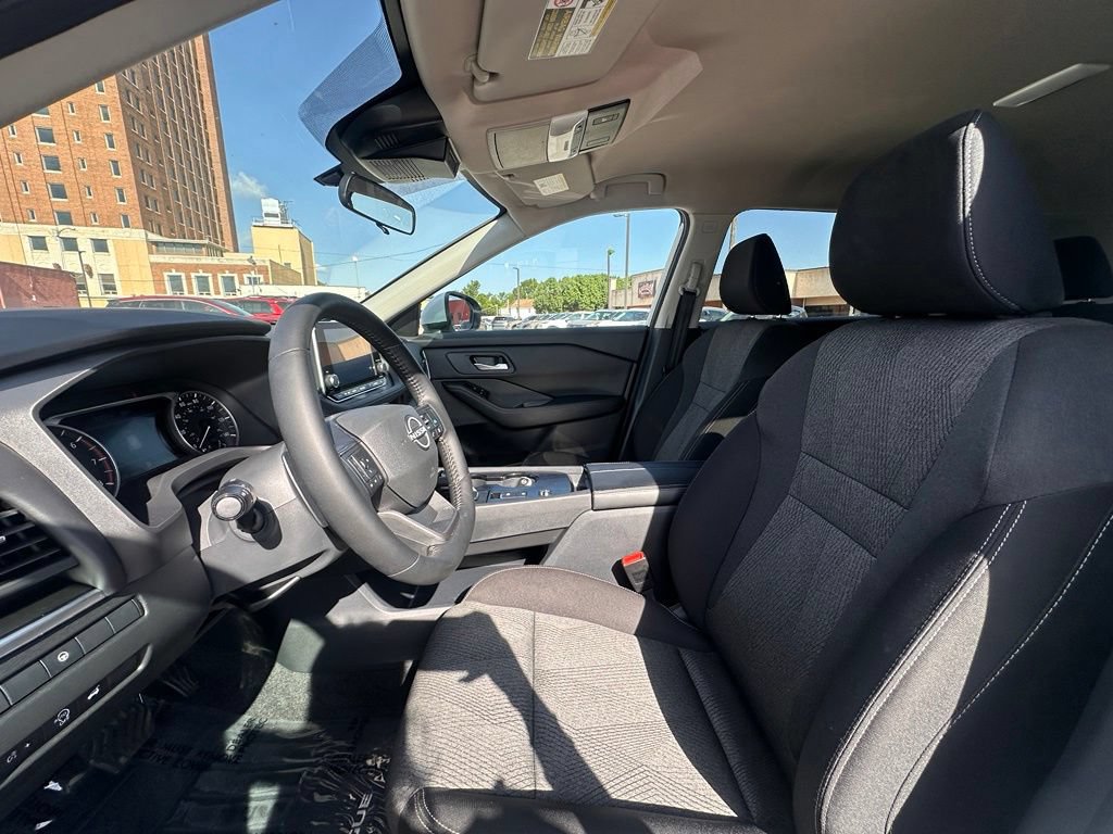 Certified 2025 Nissan Rogue SV FWD image 12