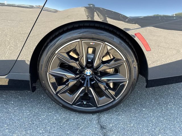 New 2026 BMW 750e xDrive AWD/4WD image 14