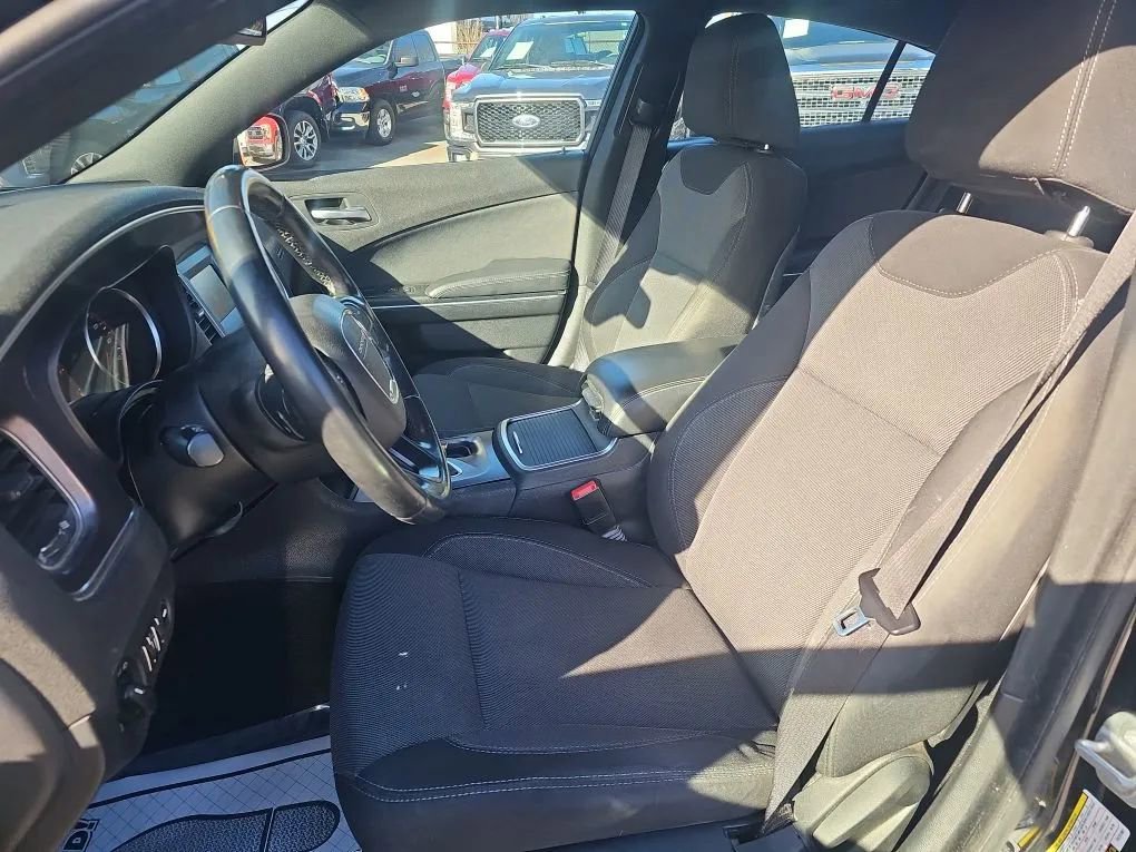 Used 2015 Dodge Charger SE image 14