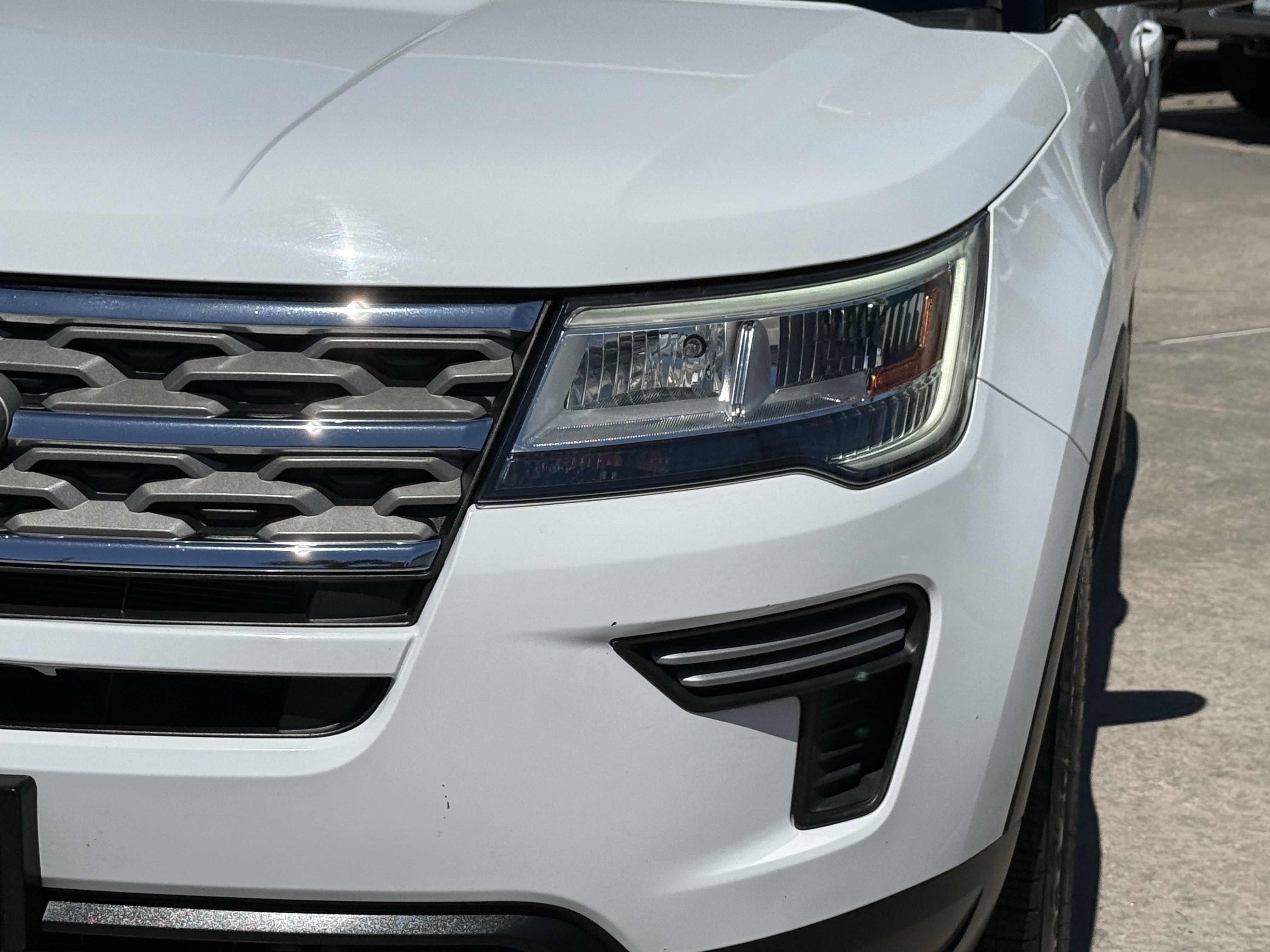 Used 2018 Ford Explorer XLT image 11