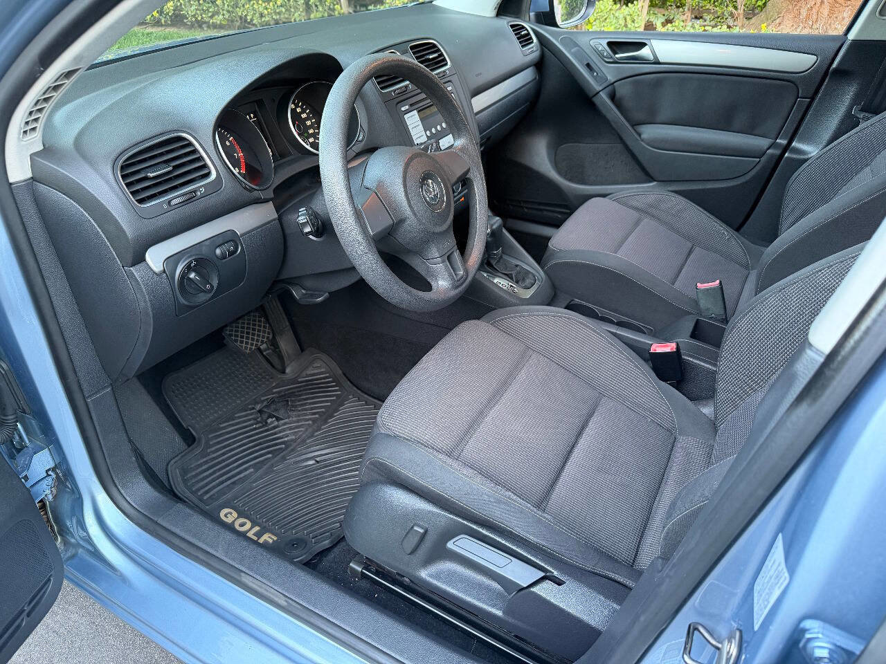 Used 2010 Volkswagen Golf 4-Door image 13