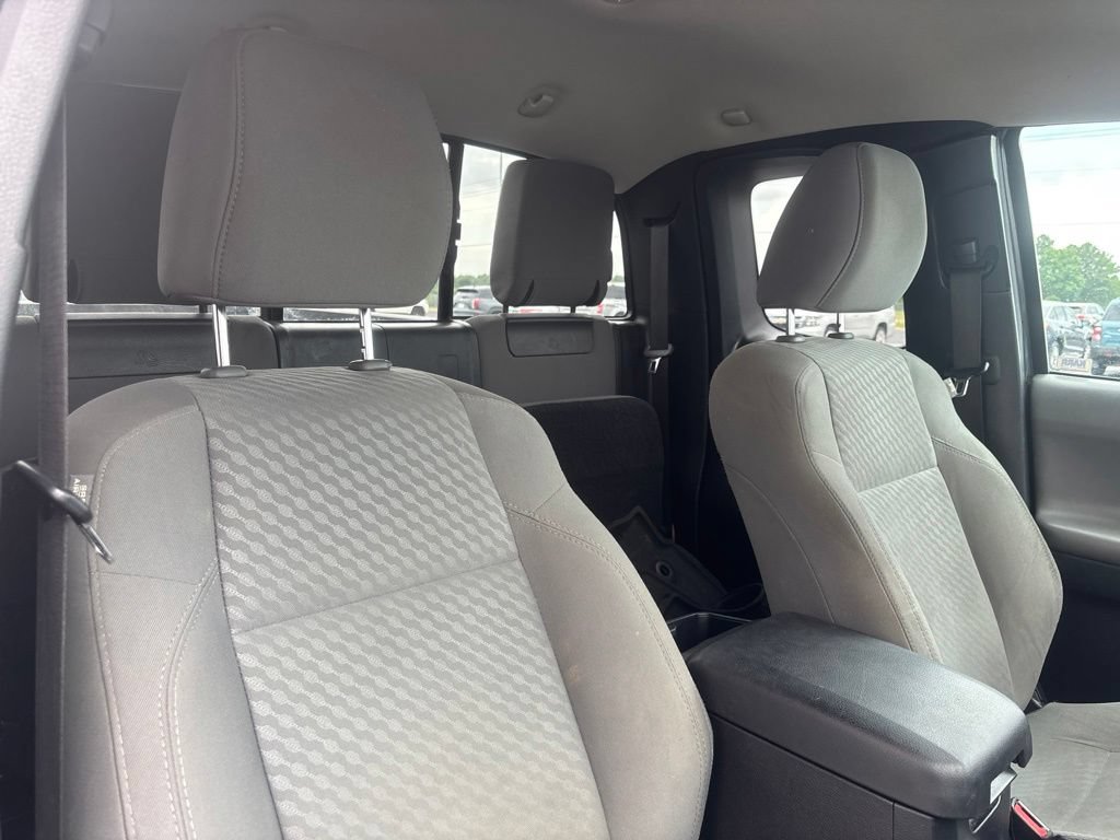 Used 2021 Toyota Tacoma SR5 w/ SR5 Appearance Package (SM) AWD/4WD image 17