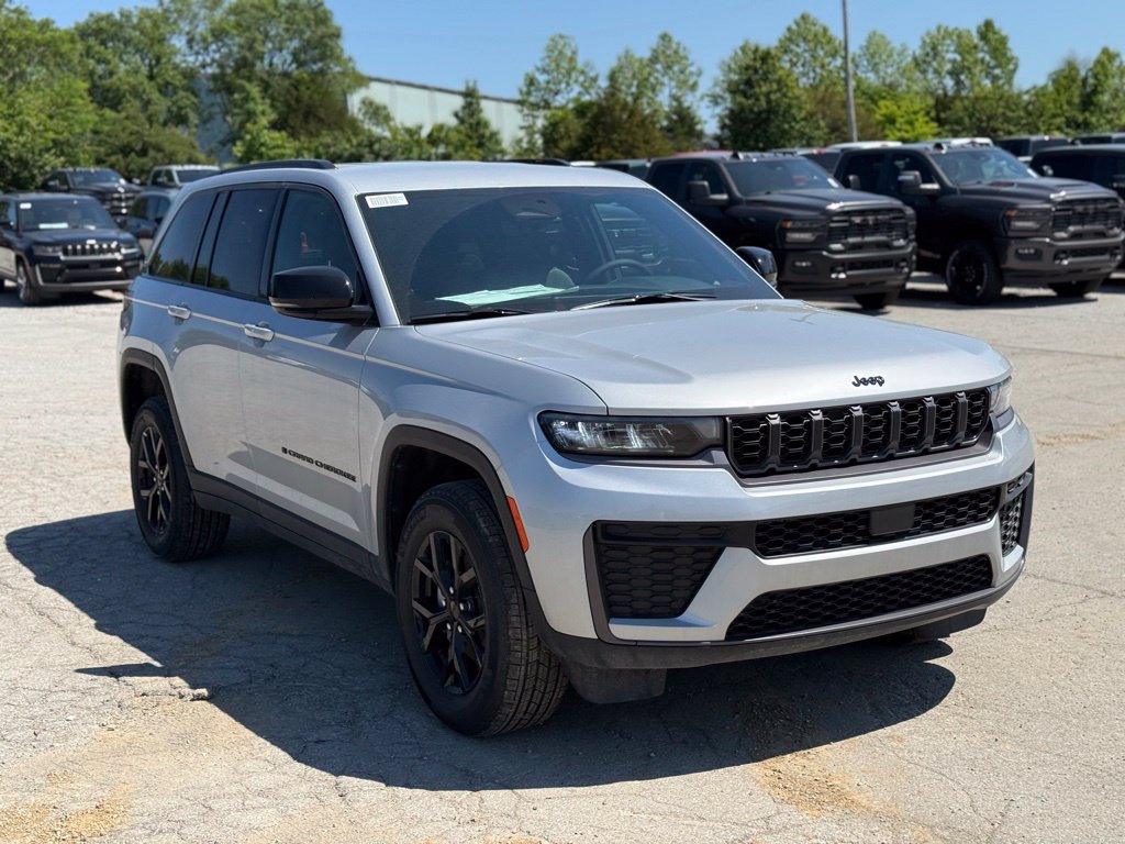 New 2026 Jeep Grand Cherokee Altitude AWD/4WD image 4