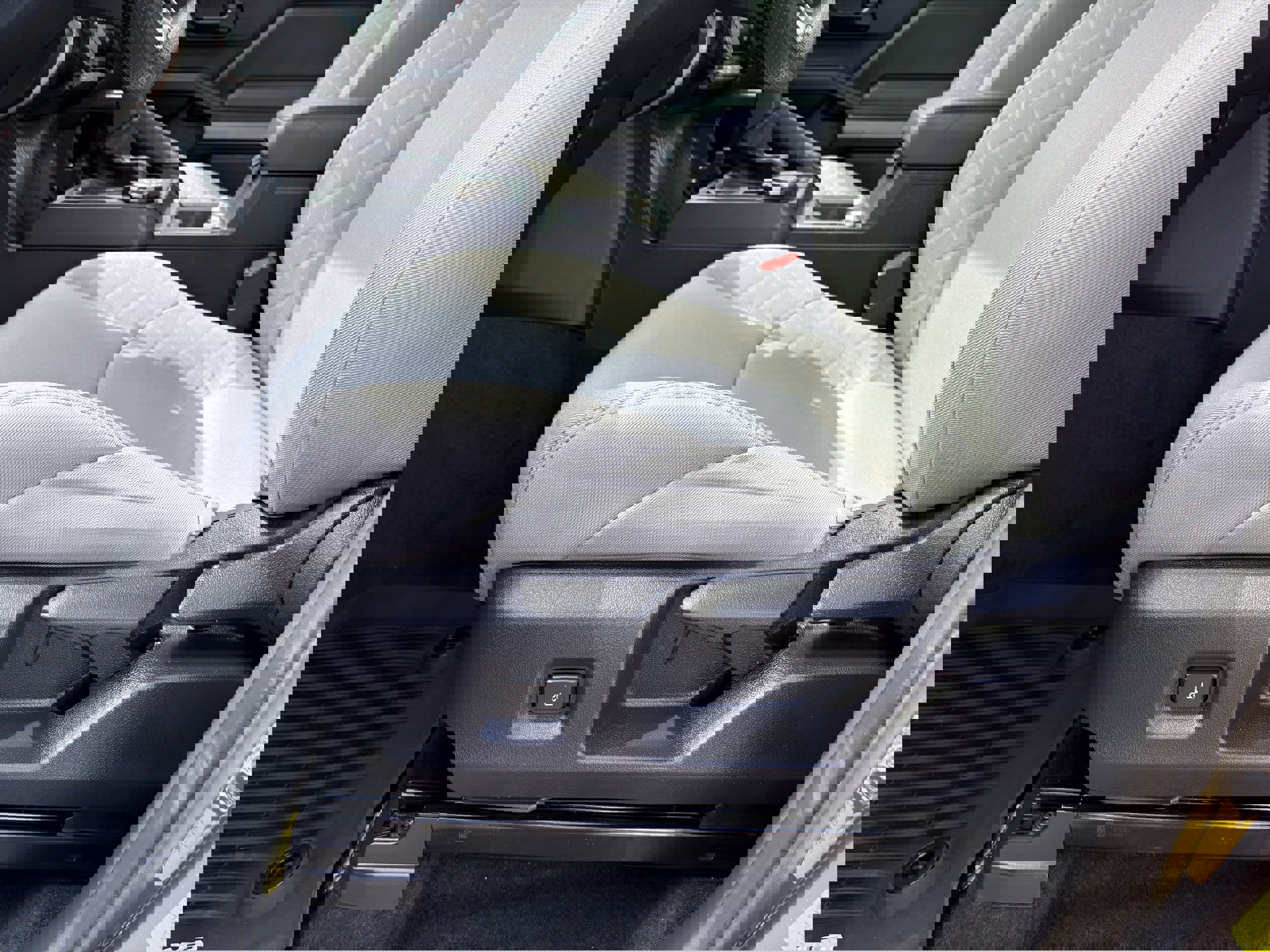 Used 2025 Toyota Tacoma SR5 AWD/4WD image 26