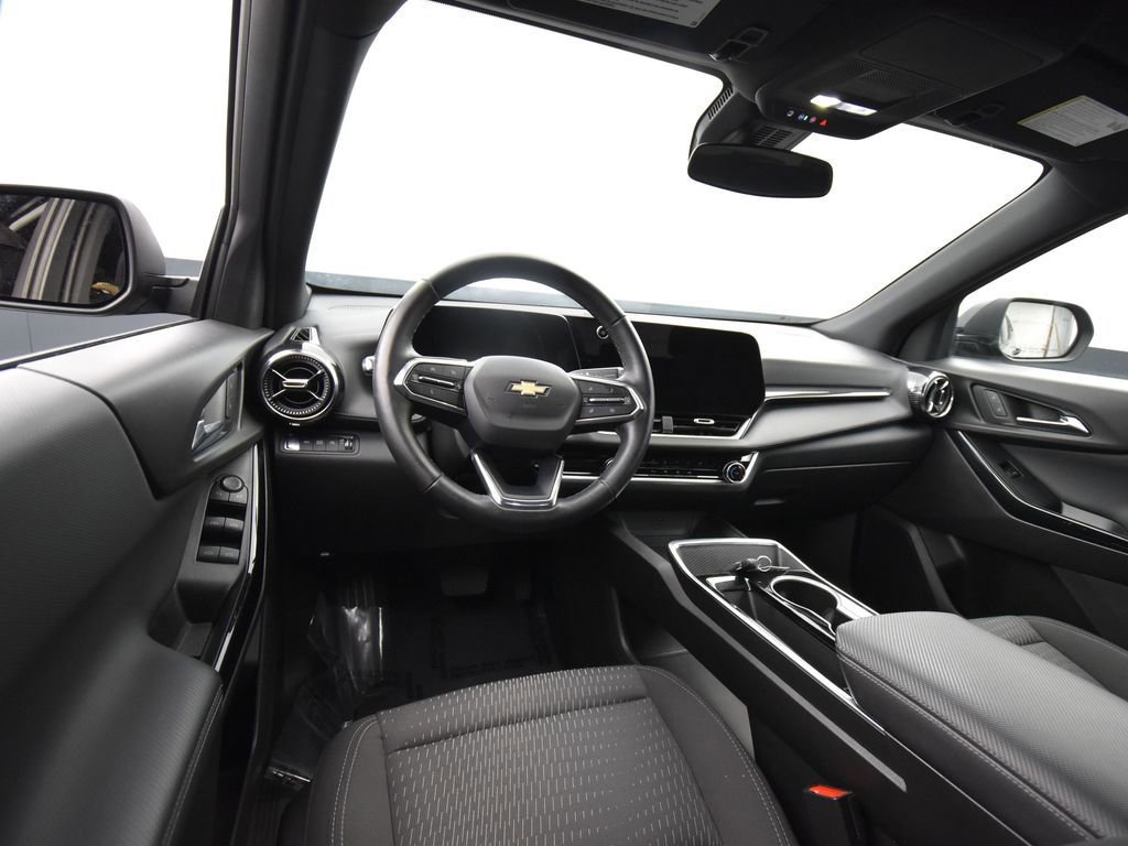 Used 2025 Chevrolet Equinox LT AWD/4WD image 11