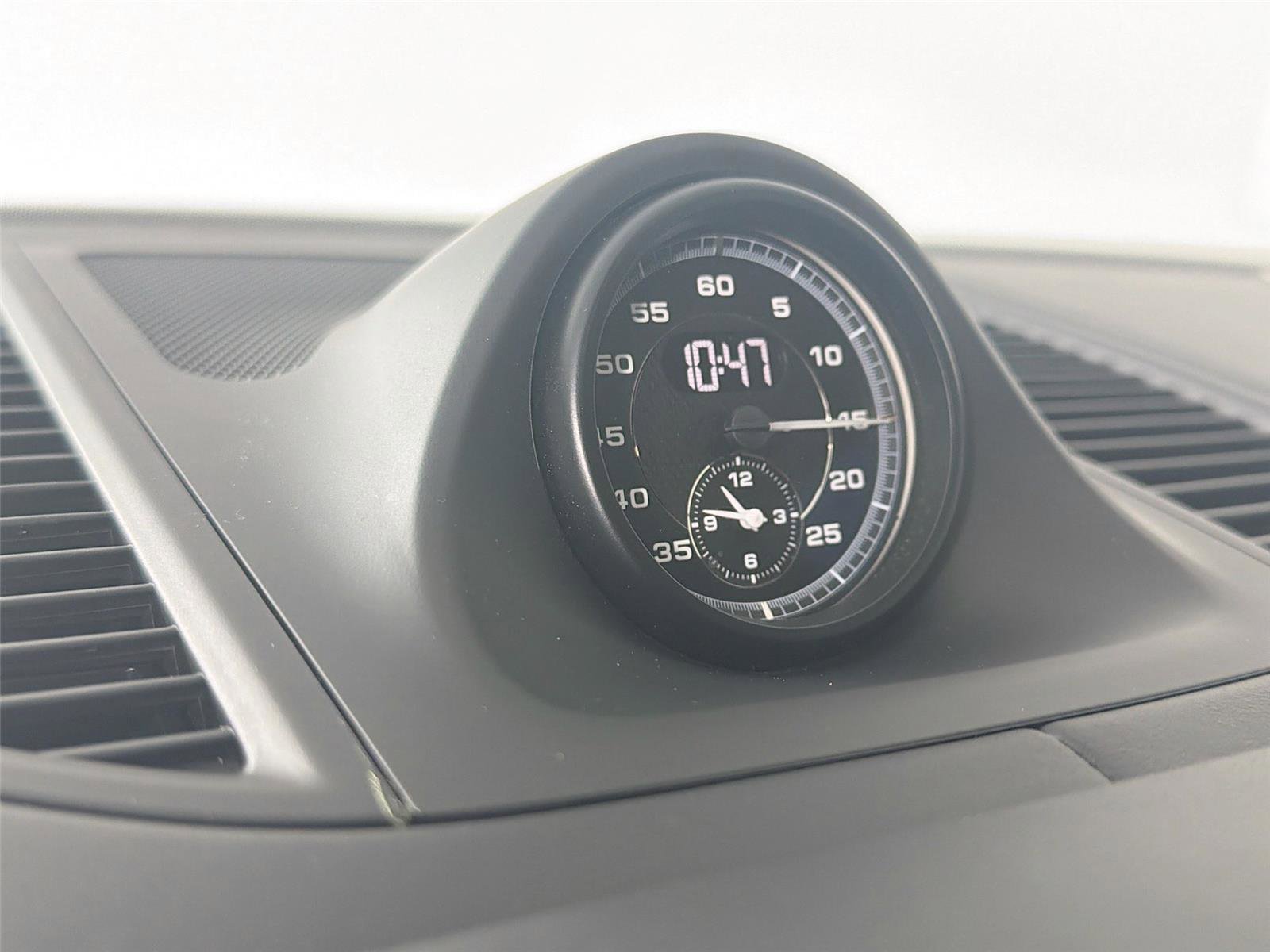 Certified 2024 Porsche Macan Turbo image 18