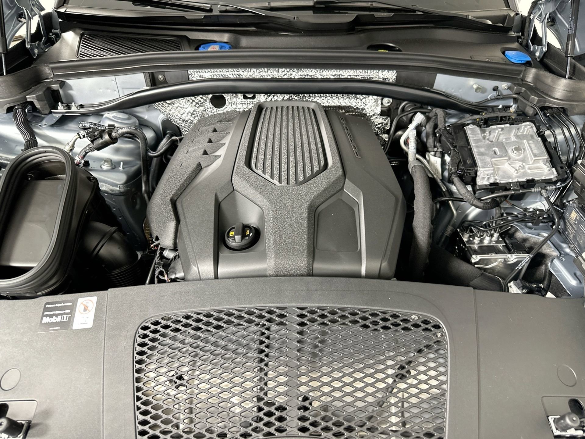 Certified 2026 Porsche Macan image 38