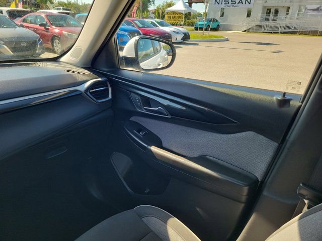 Used 2025 Chevrolet TrailBlazer LT FWD image 18