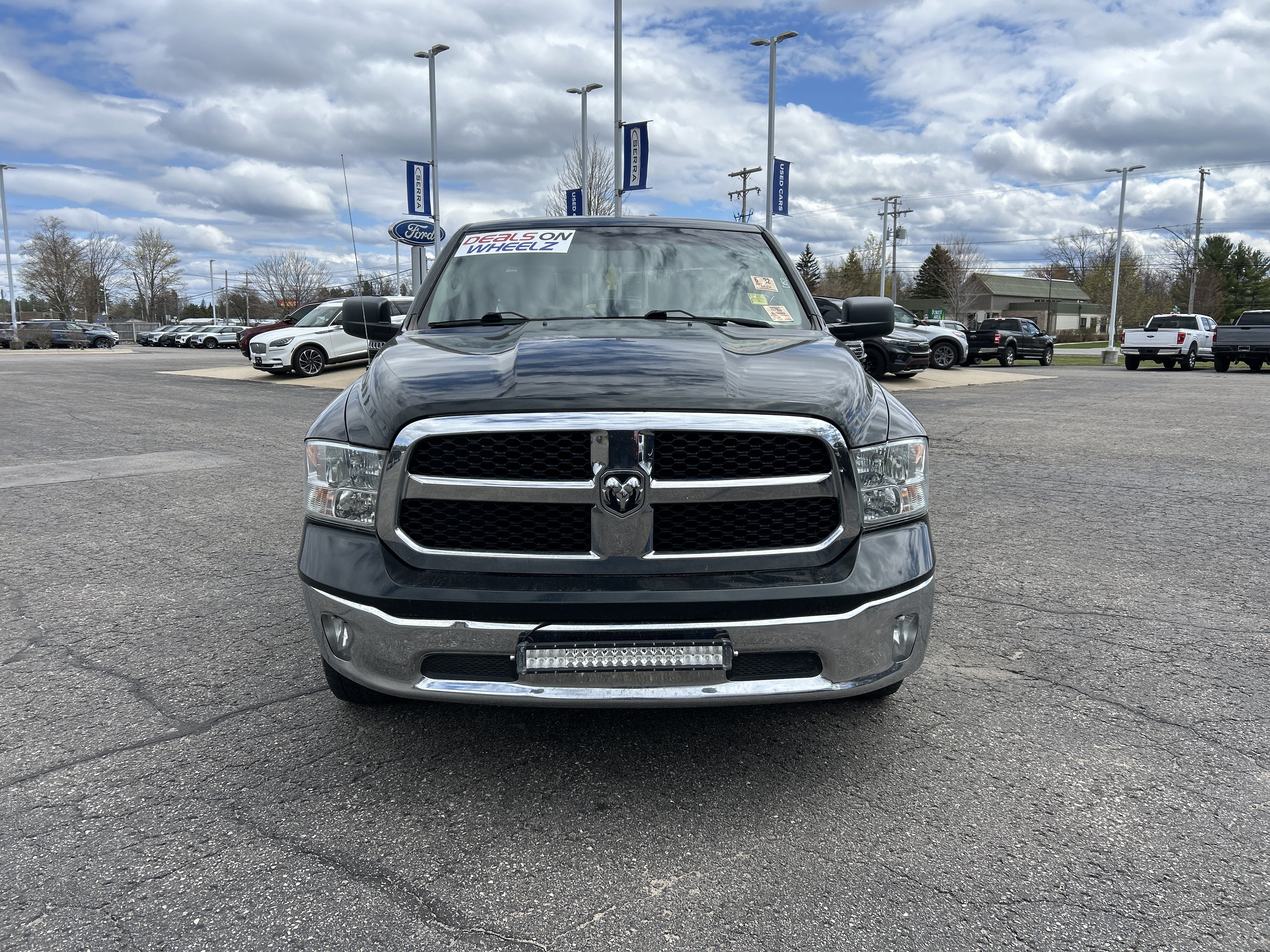 Used 2017 RAM 1500 Classic SLT AWD/4WD image 9