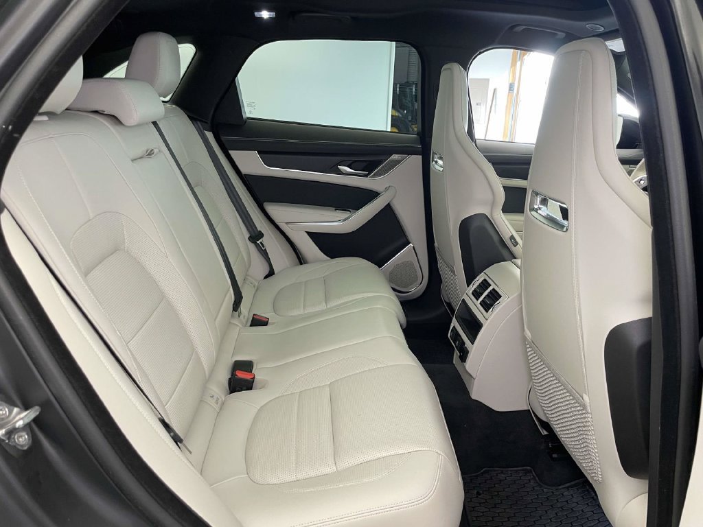 Used 2024 Jaguar F-PACE R-Dynamic S AWD/4WD image 18