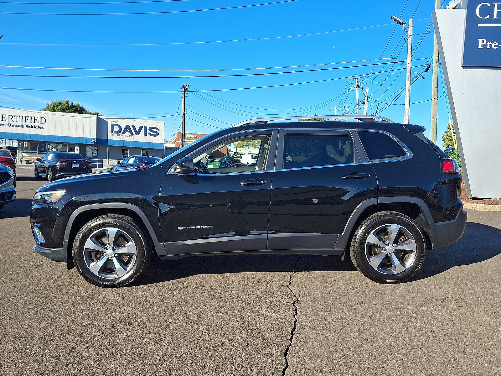 Used 2019 Jeep Cherokee Limited image 7