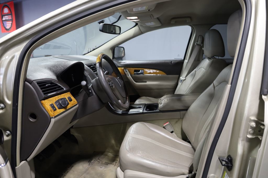 Used 2011 Lincoln MKX 2WD w/ Wood Pkg image 16