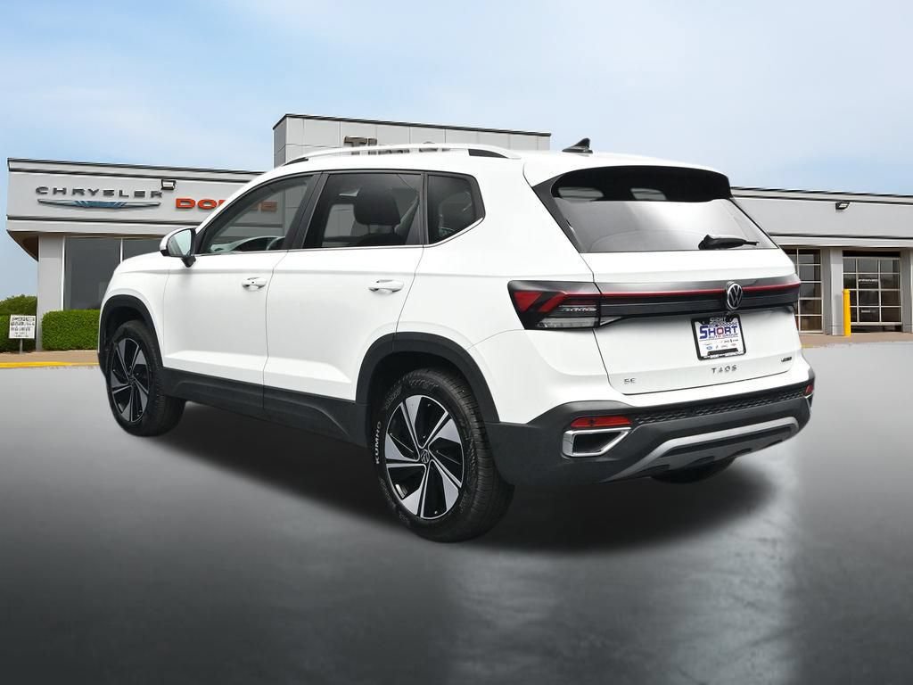Used 2026 Volkswagen Taos SE AWD/4WD image 3