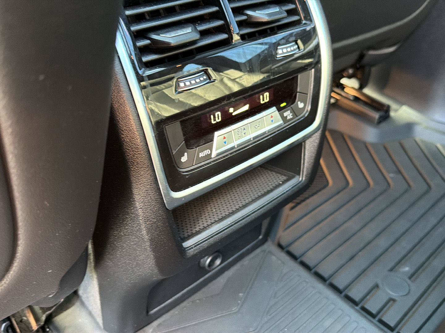 Used 2022 BMW X5 sDrive40i w/ M Sport Package RWD image 12