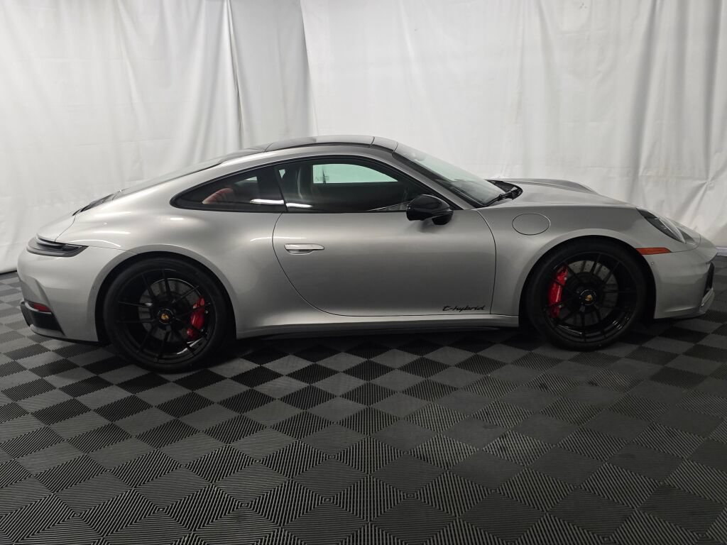 Used 2026 Porsche 911 Carrera 4 GTS AWD/4WD image 8