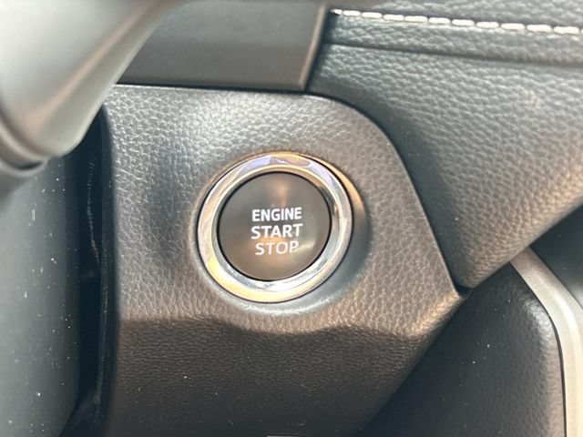 Used 2025 Toyota RAV4 XLE AWD/4WD image 27