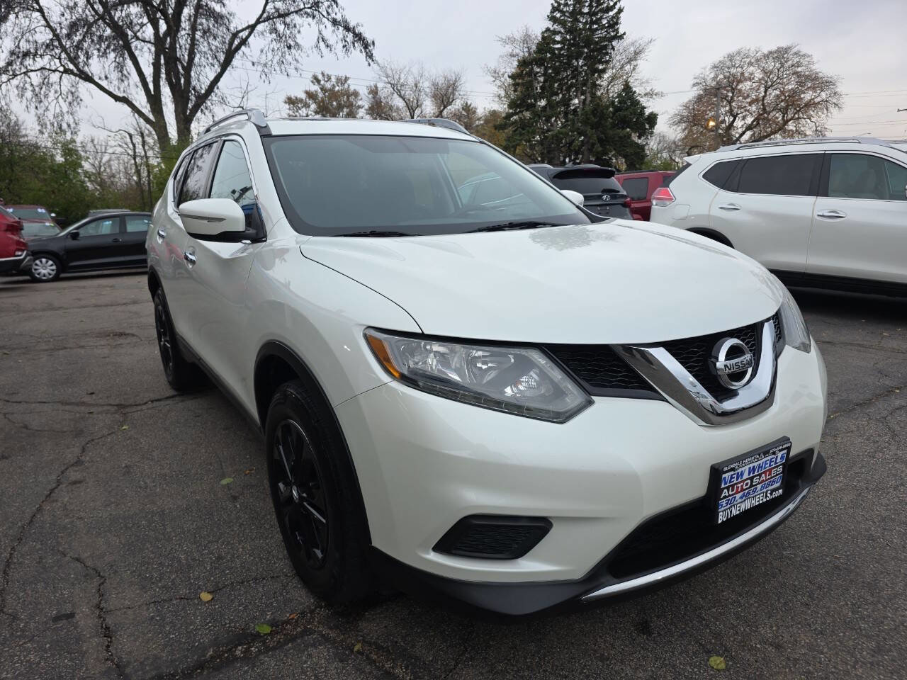 Used 2015 Nissan Rogue SV w/ SV Moonroof Package image 5