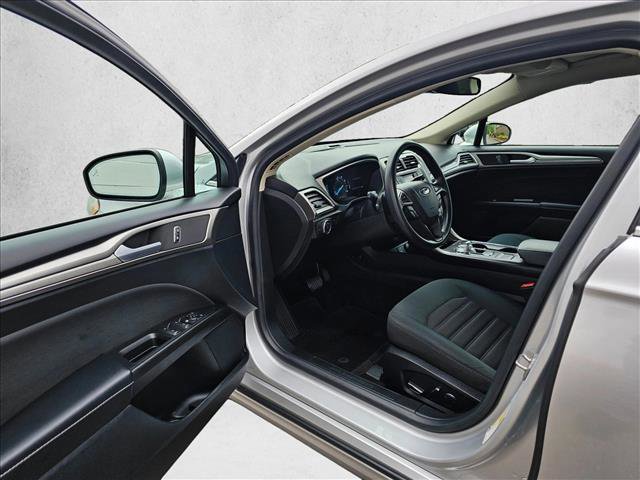 Used 2018 Ford Fusion SE FWD image 18
