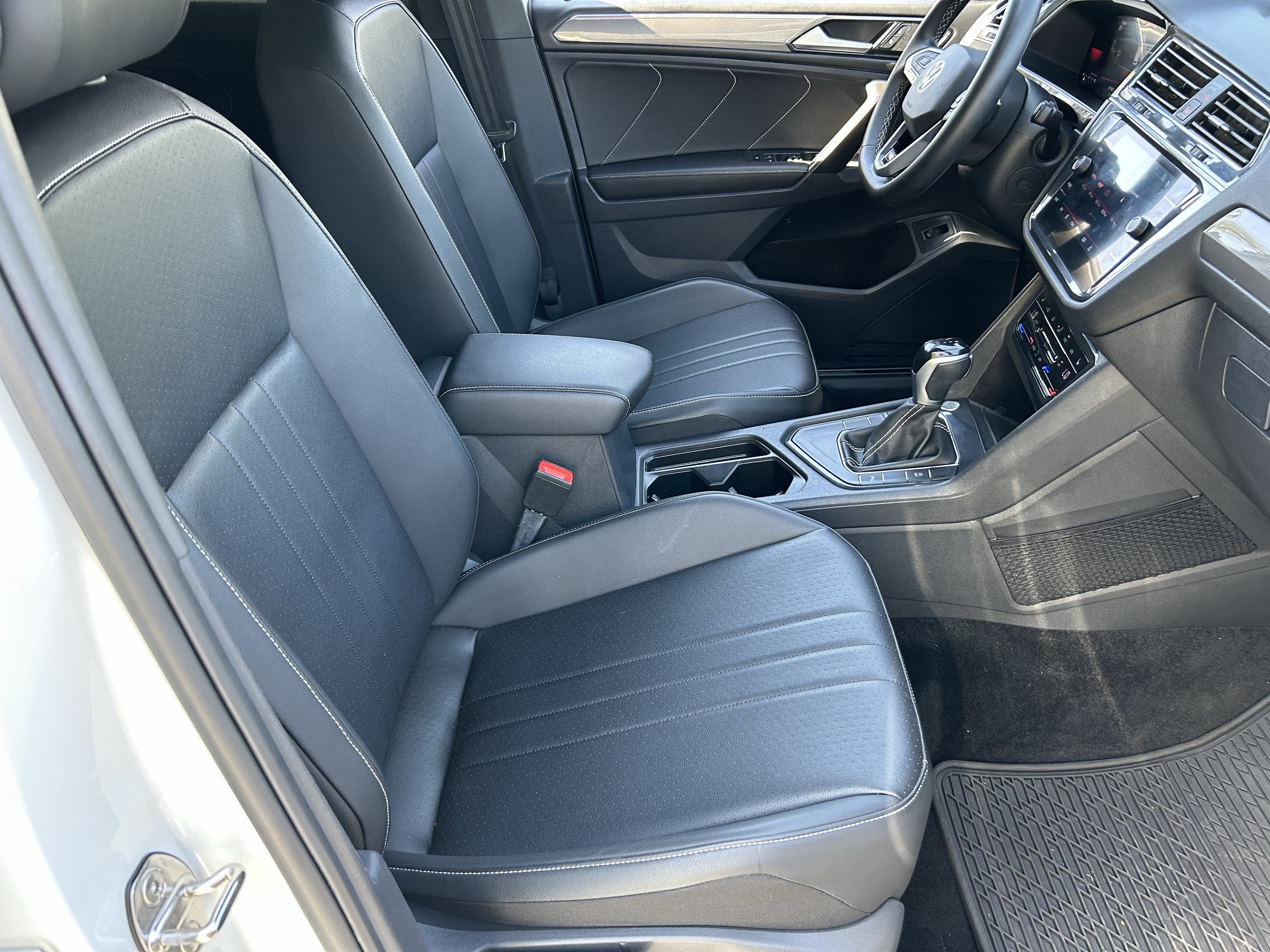 Used 2023 Volkswagen Tiguan SE R-Line FWD image 9