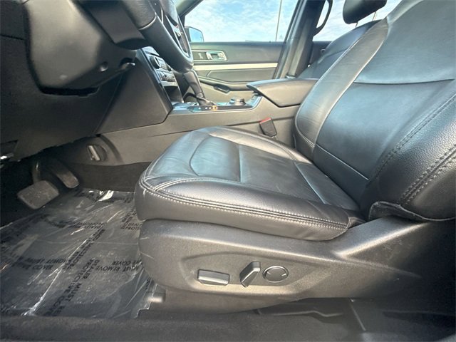 Used 2017 Ford Explorer XLT w/ Equipment Group 202A image 12