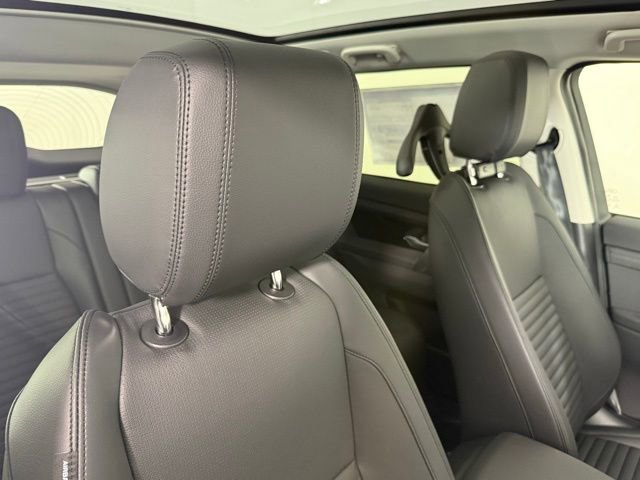 New 2025 Land Rover Discovery Sport S image 29