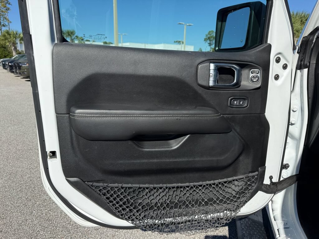 Used 2021 Jeep Wrangler Unlimited Sahara AWD/4WD image 18