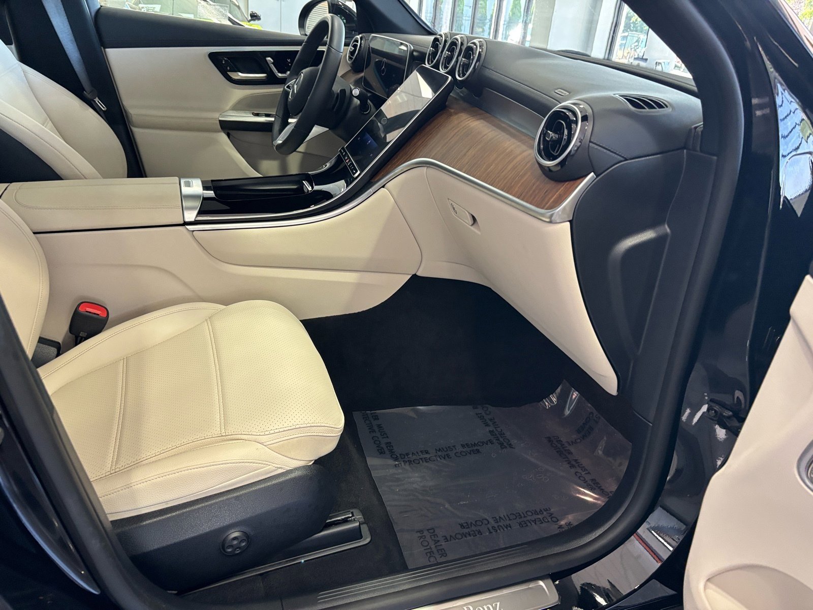 Used 2024 Mercedes-Benz GLC 300 image 19