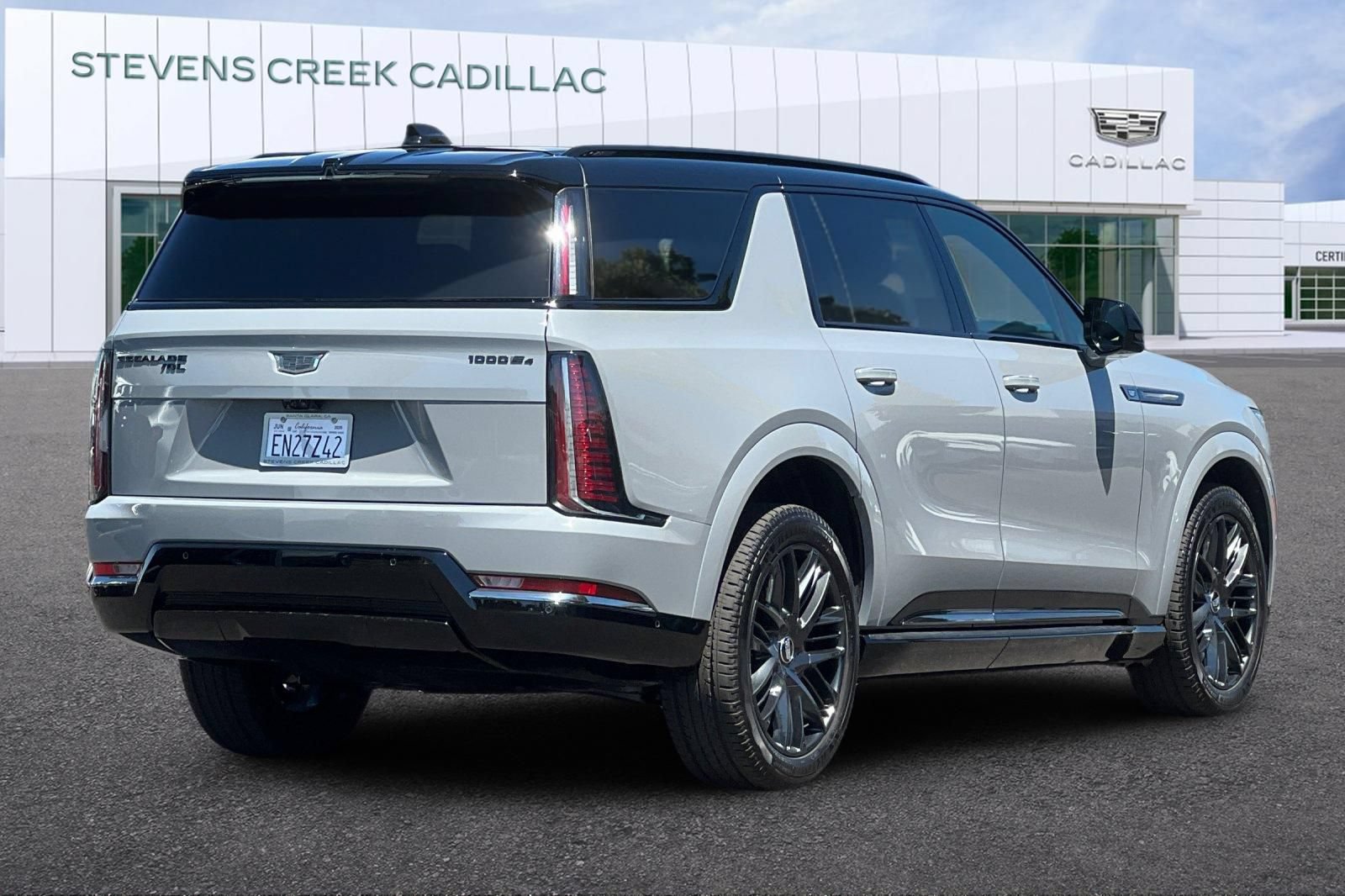 Used 2026 Cadillac Escalade IQL Sport 1 w/ LPO, ONYX Package AWD/4WD image 3