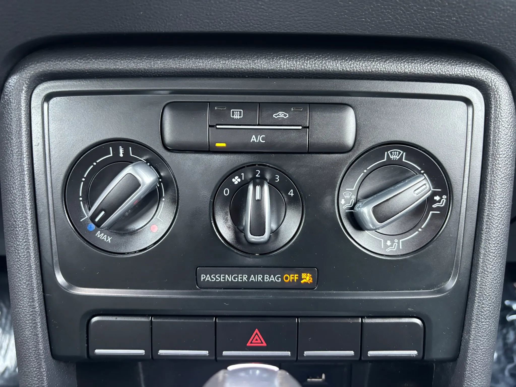 Used 2019 Volkswagen Beetle 2.0T S image 34