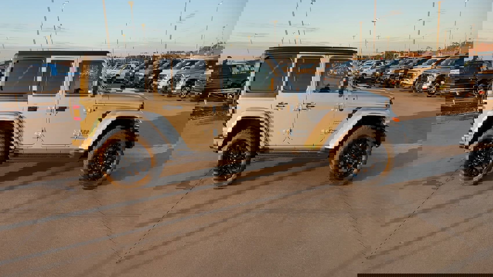New 2023 Jeep Wrangler Sahara w/ Cold Weather Group image 9