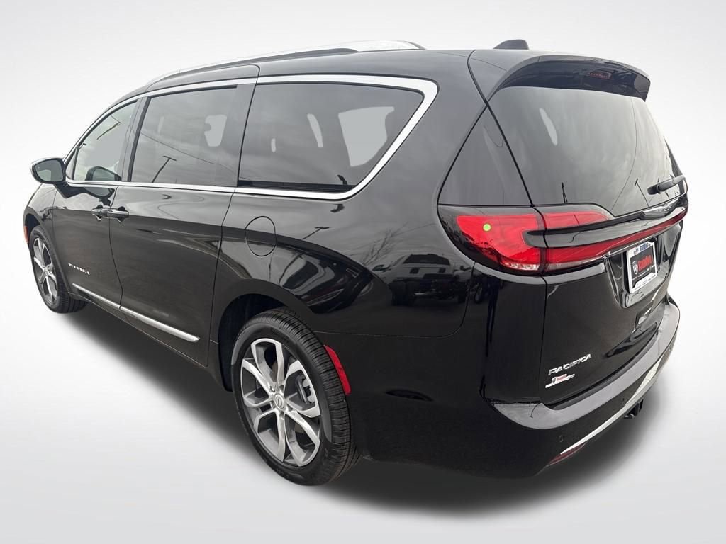 New 2026 Chrysler Pacifica Pinnacle image 3
