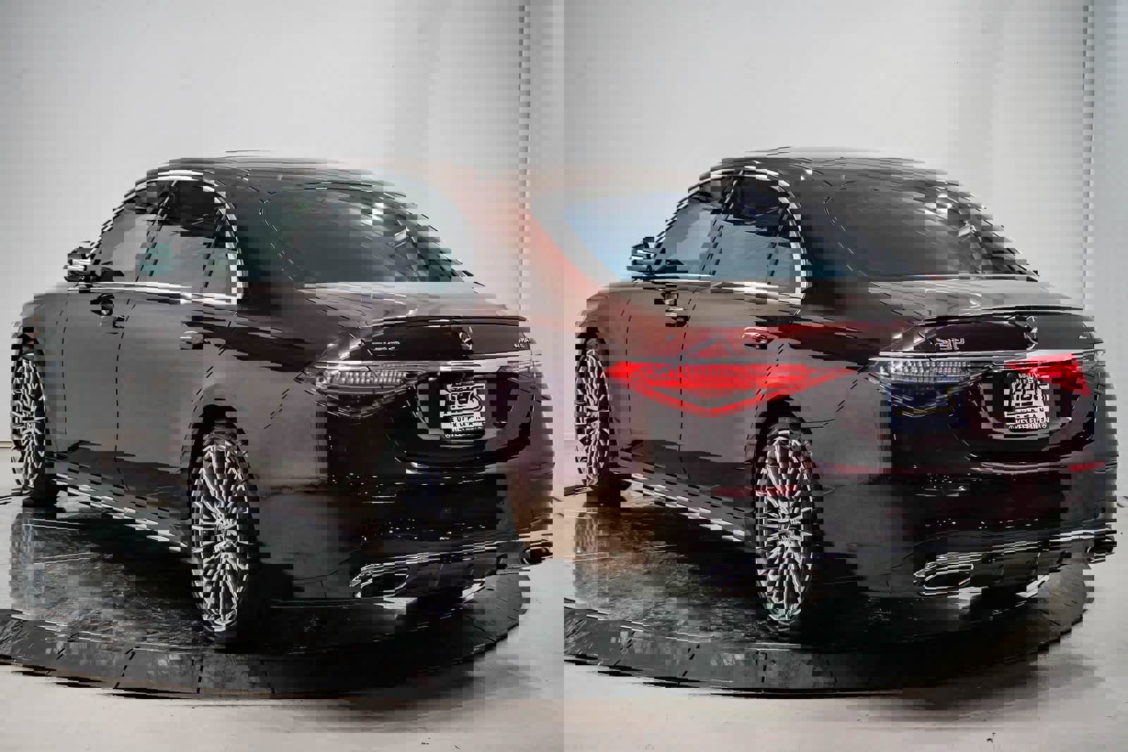 Used 2021 Mercedes-Benz S 580 4MATIC Sedan image 2