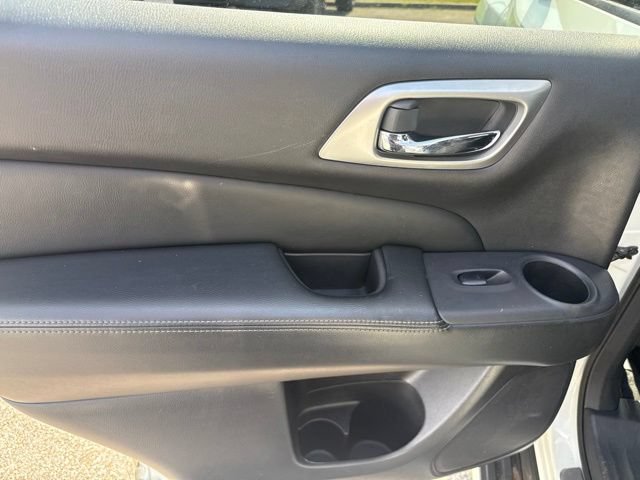 Used 2017 Nissan Pathfinder Platinum w/ Midnight Edition Package FWD image 20