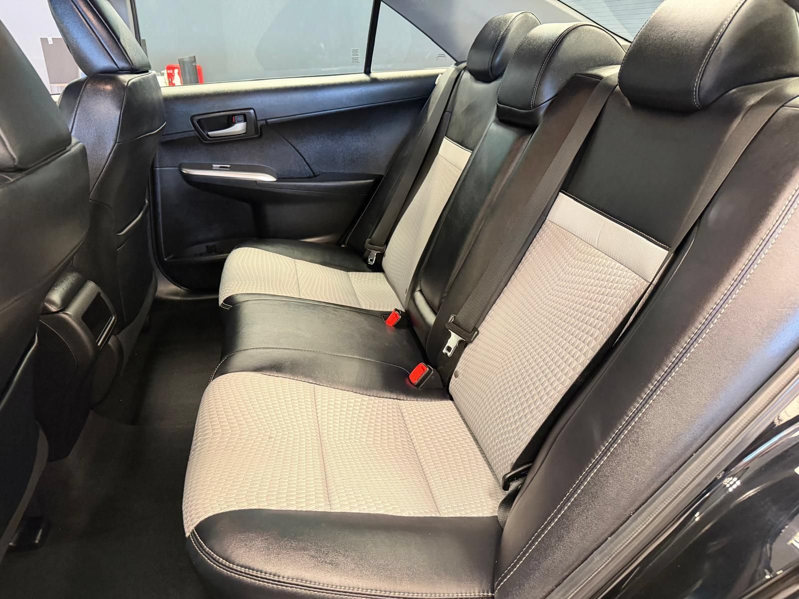 Used 2012 Toyota Camry SE FWD image 10