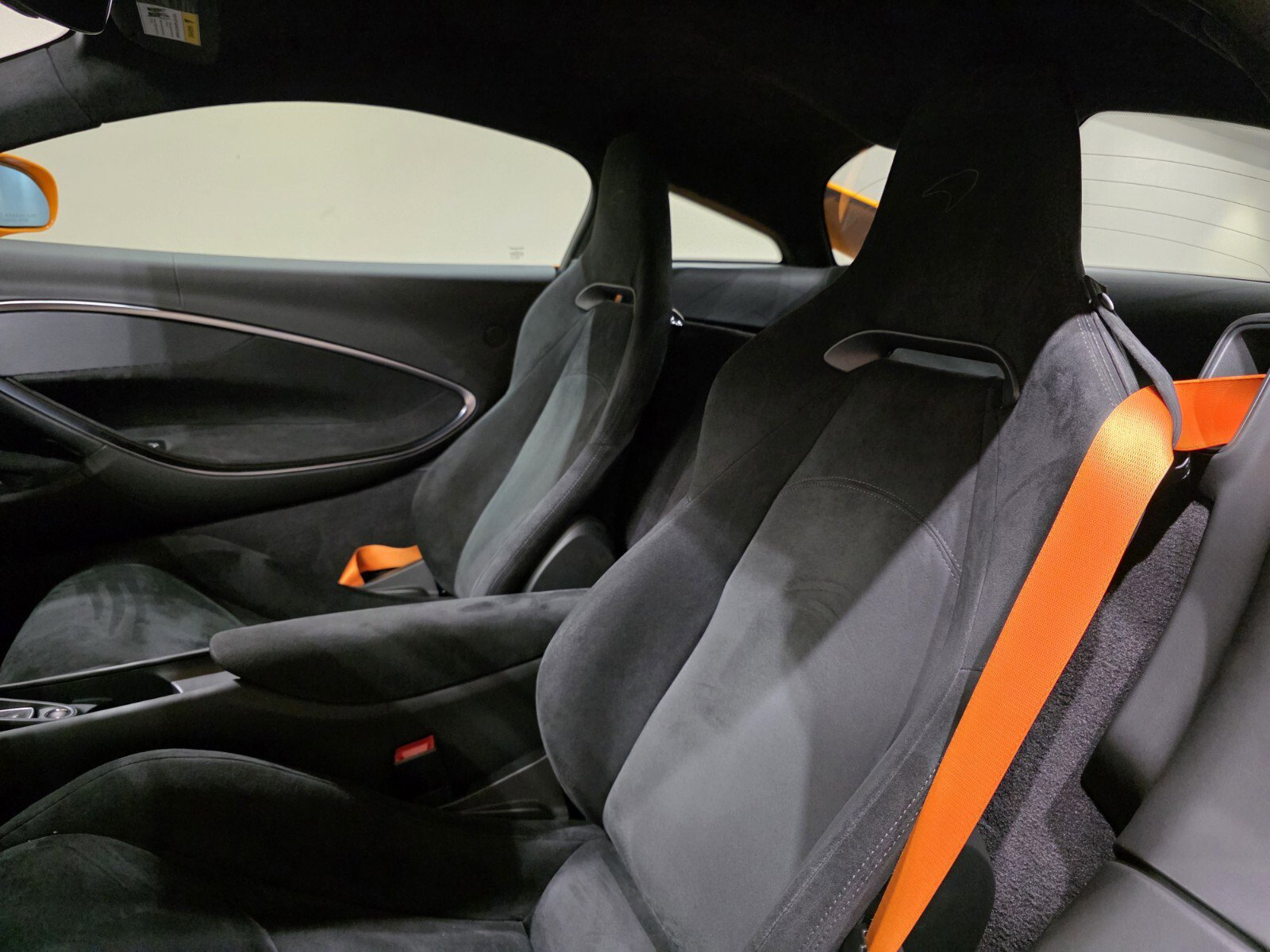 Used 2023 McLaren Artura image 8