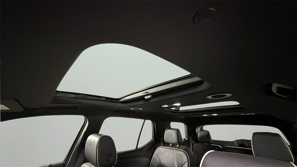 Used 2023 Chevrolet Traverse Premier w/ Redline Edition image 28