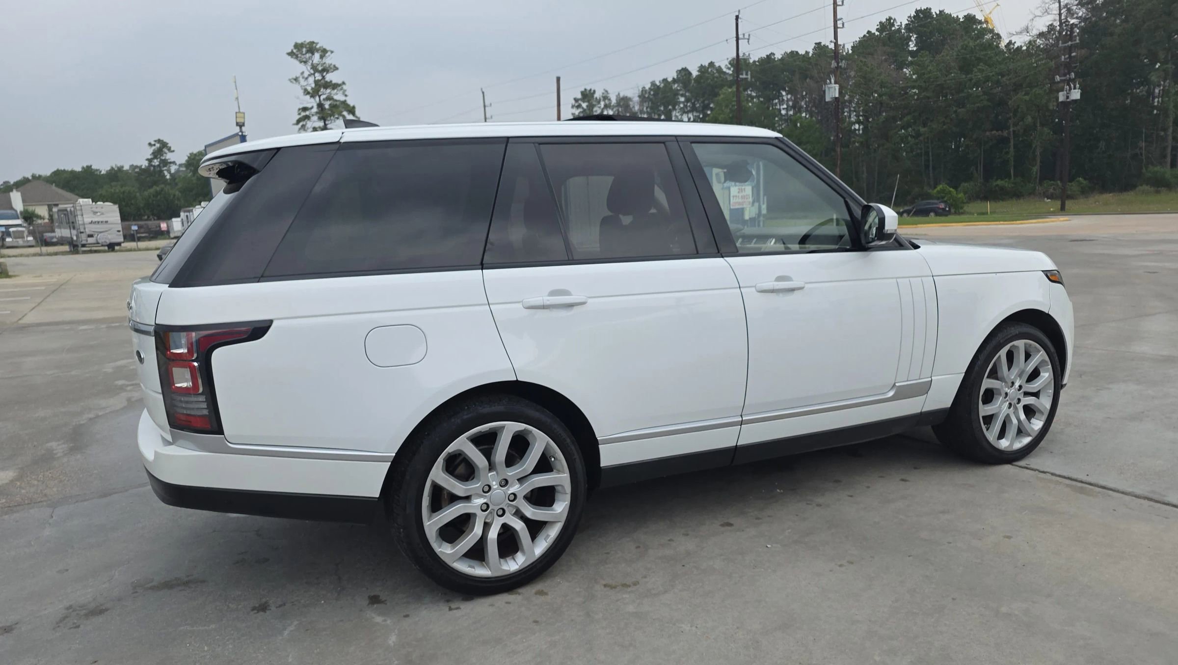 Used 2017 Land Rover Range Rover HSE AWD/4WD image 18