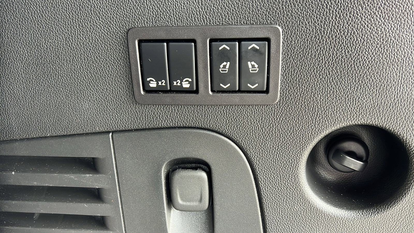 Used 2017 Cadillac Escalade Premium Luxury image 13