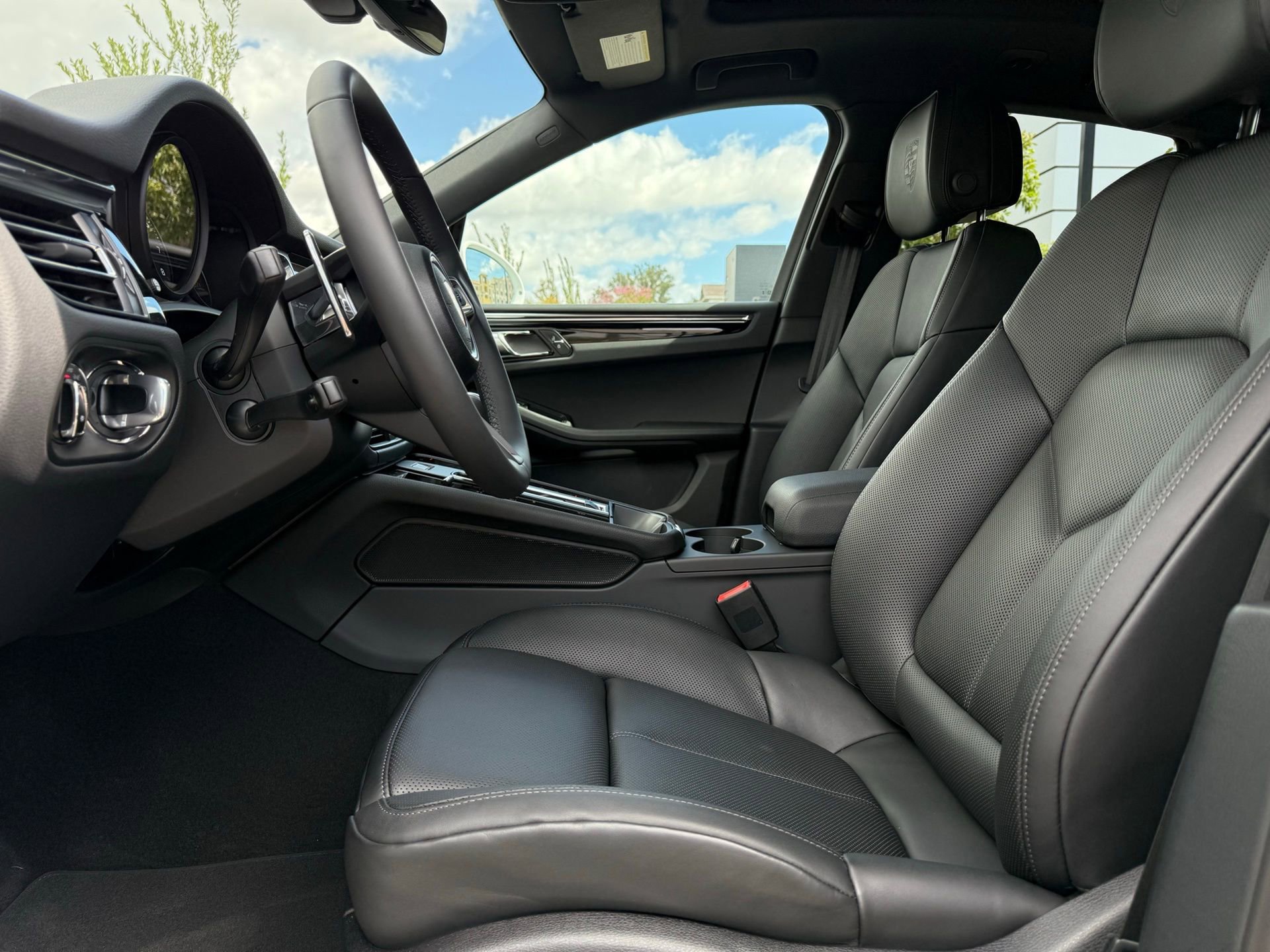 Used 2025 Porsche Macan image 13