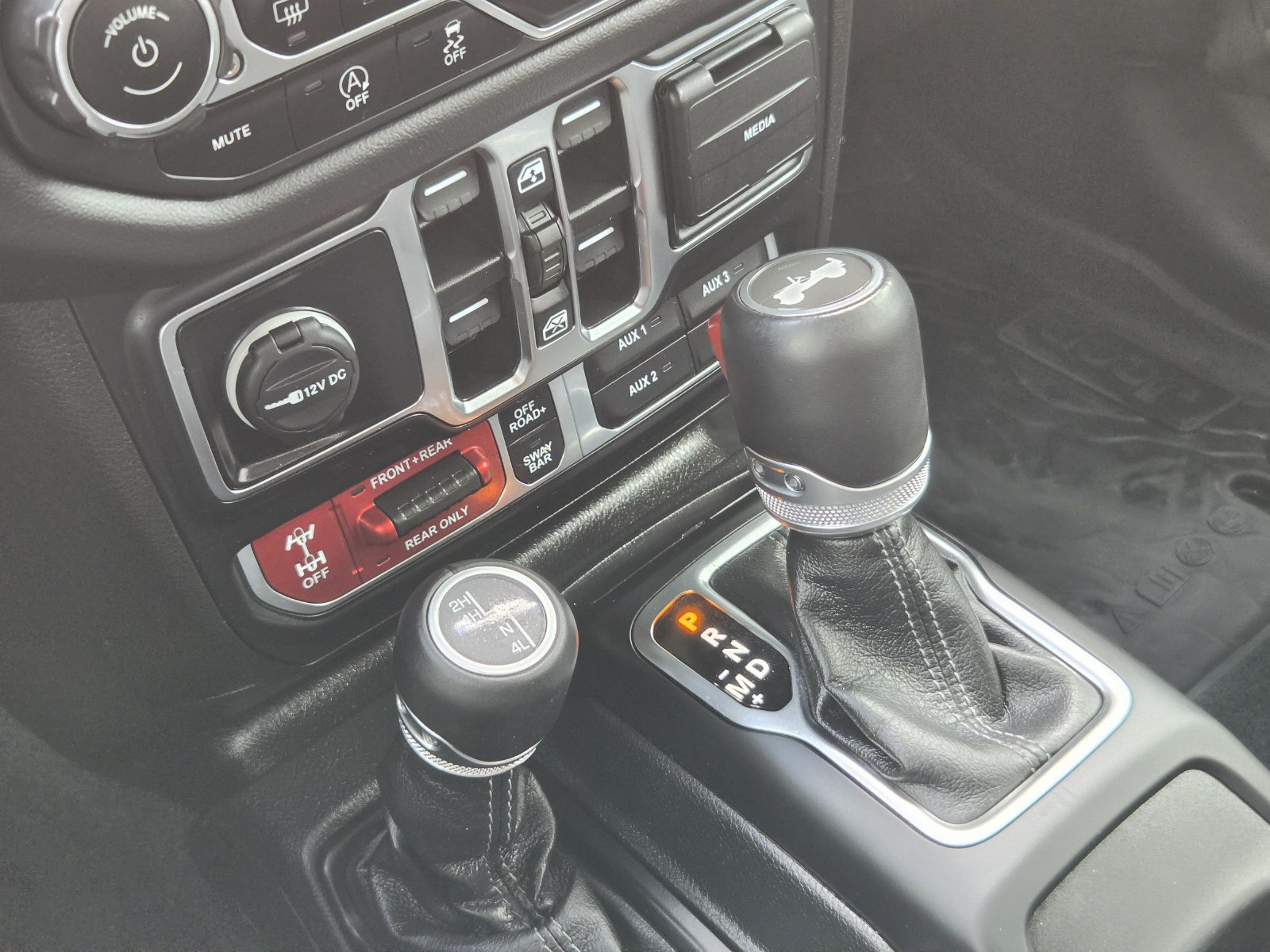 Used 2024 Jeep Wrangler Unlimited Rubicon w/ Convenience Group AWD/4WD image 20